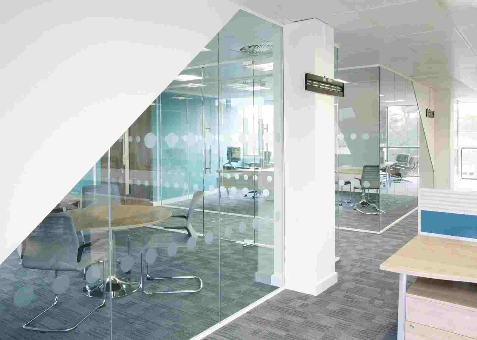 Custom glass partition service for homes and offices