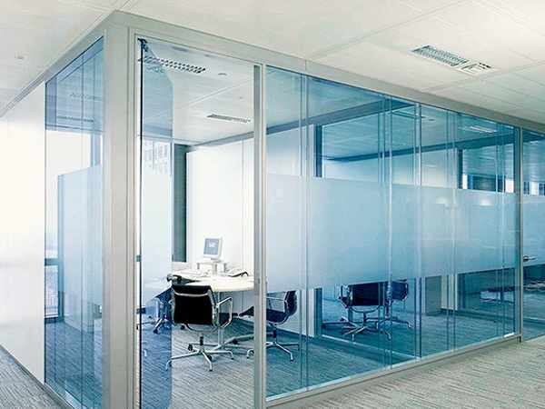 Interior glass partitioning service