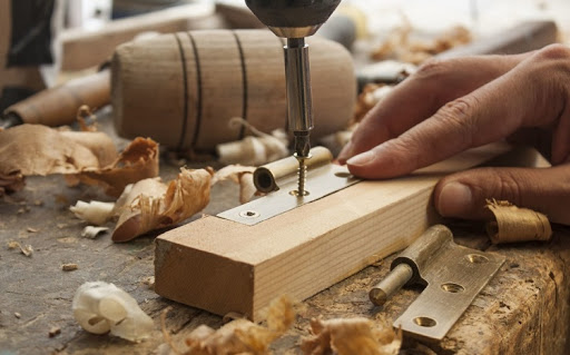 Skilled carpenters for furniture repair and maintanance service