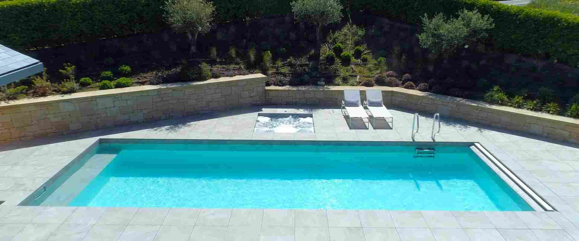 Swimming pool design and maintenance service