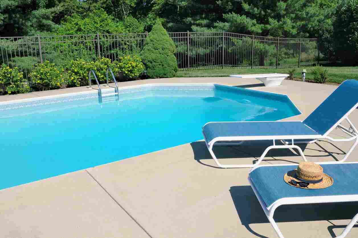 Swimming pool repair service by skilled technicians
