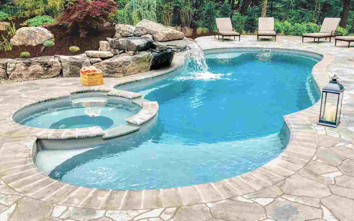 Top swimming pool service for homes and resorts